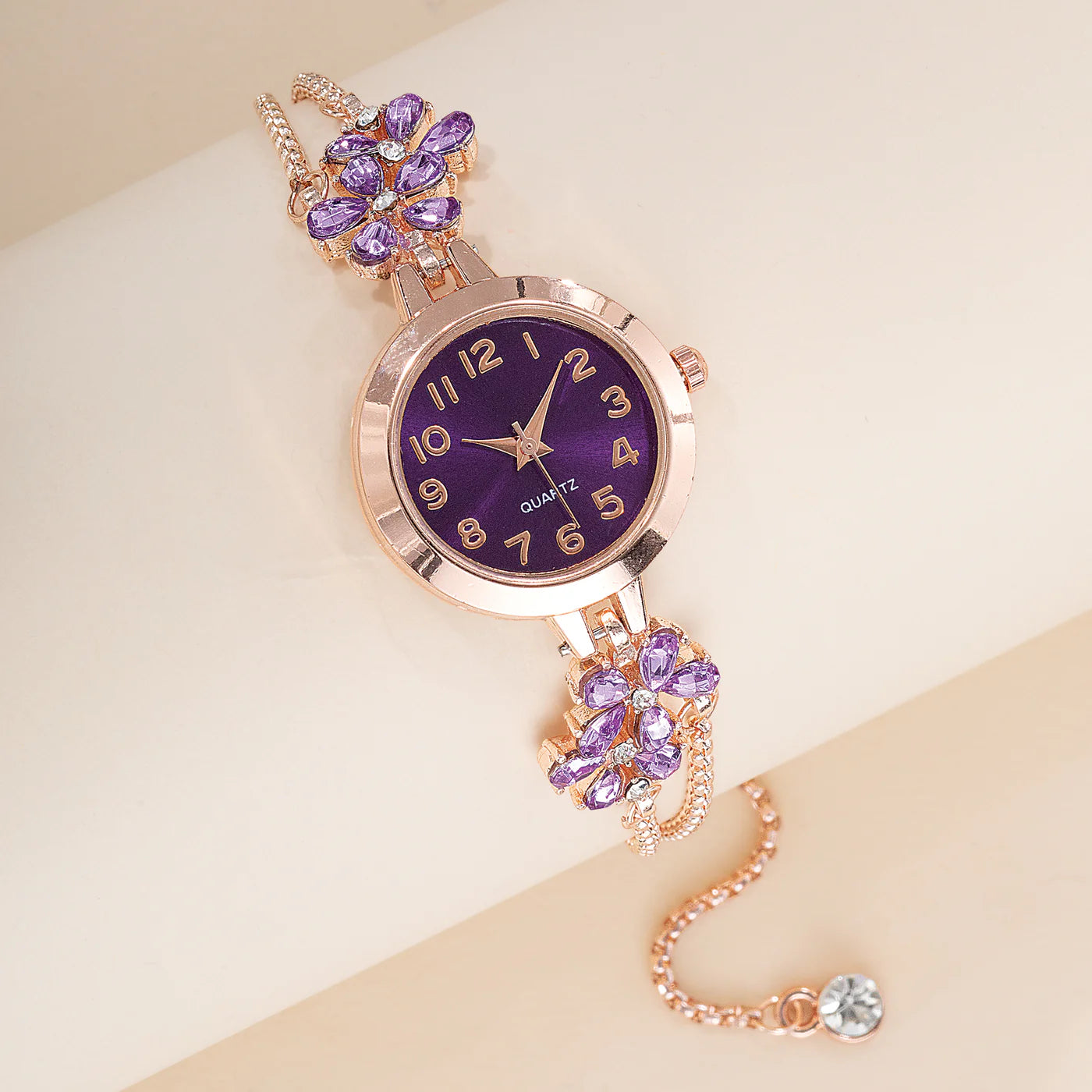 ⌚ساعة نسائية أنيقة بتصميم فاخر – الهدية المثالية لمن تحبين⌚