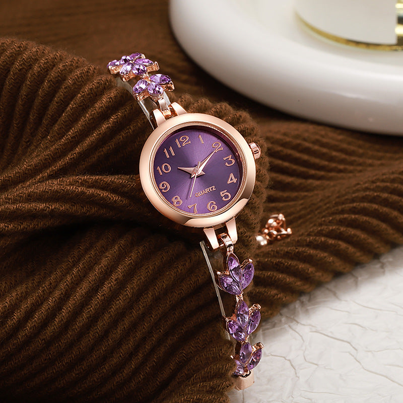 ⌚ساعة نسائية أنيقة بتصميم فاخر – الهدية المثالية لمن تحبين⌚