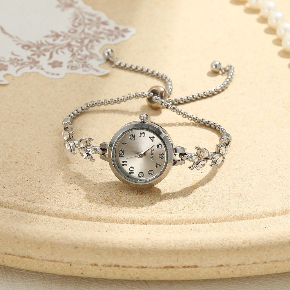 ⌚ساعة نسائية أنيقة بتصميم فاخر – الهدية المثالية لمن تحبين⌚