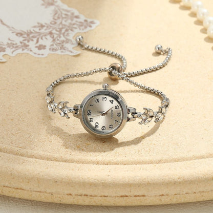 ⌚ساعة نسائية أنيقة بتصميم فاخر – الهدية المثالية لمن تحبين⌚